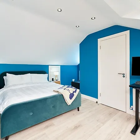 Feriehus Modern Clonsilla Townhouse Sleeps 6