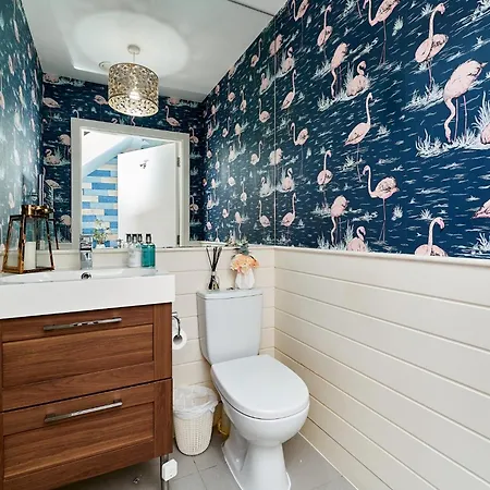 Modern Clonsilla Townhouse Sleeps 6 Holiday home *