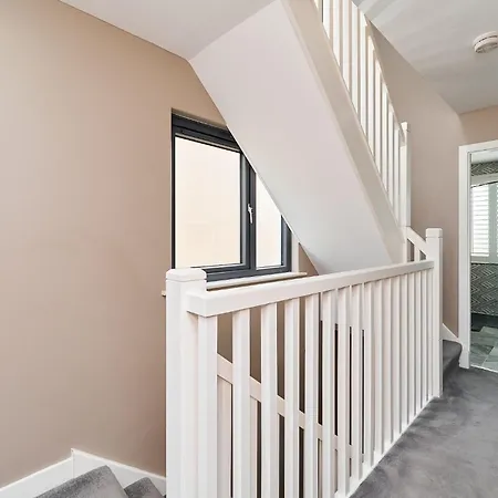 Modern Clonsilla Townhouse Sleeps 6 * ダブリン