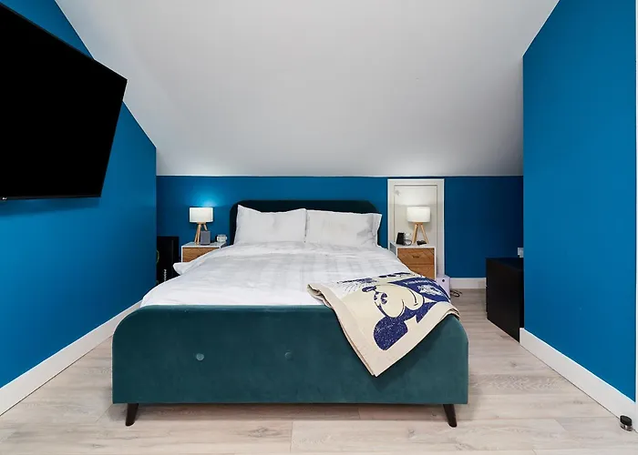 Modern Clonsilla Townhouse Sleeps 6