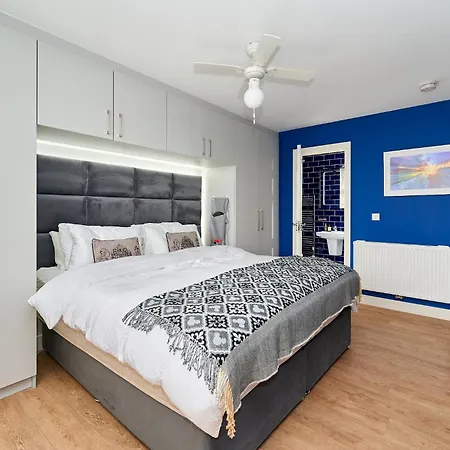 Nyaraló Modern Clonsilla Townhouse Sleeps 6 Dublin