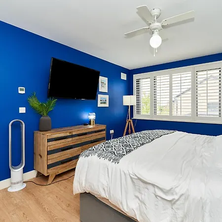 Nyaraló Modern Clonsilla Townhouse Sleeps 6 *