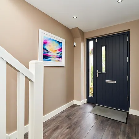 Modern Clonsilla Townhouse Sleeps 6 Holiday home *