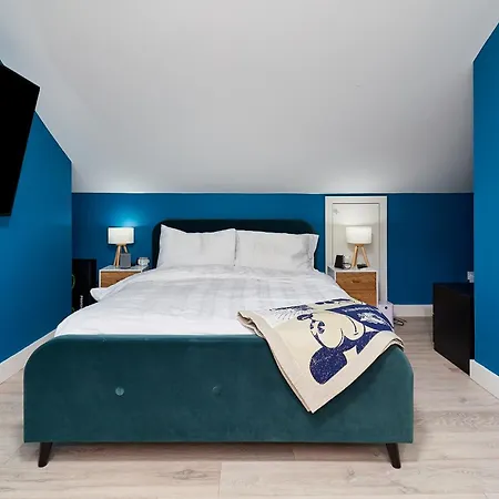 Modern Clonsilla Townhouse Sleeps 6